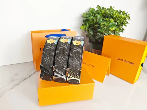 Hochwertiger Louis Vuitton Gürtel in Schwarz im klassischen Stil