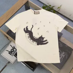 Luxuriöses Gucci-Kurzarmshirt aus Baumwolle im Logo-Stil