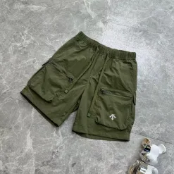 Hochwertige Descente-Shorts in Schwarz im schicken Stil