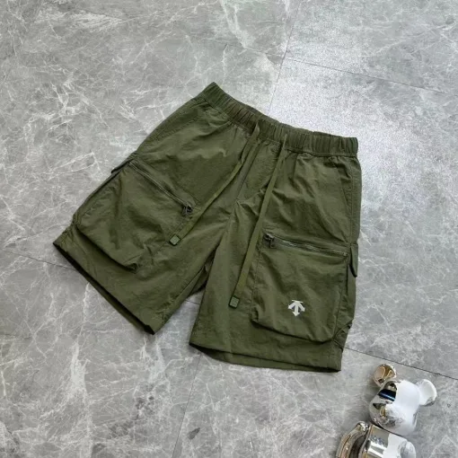Hochwertige Descente-Shorts in Schwarz im schicken Stil