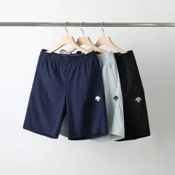 Luxuriöse Descente Shorts in Schwarz im Urban-Strickstil