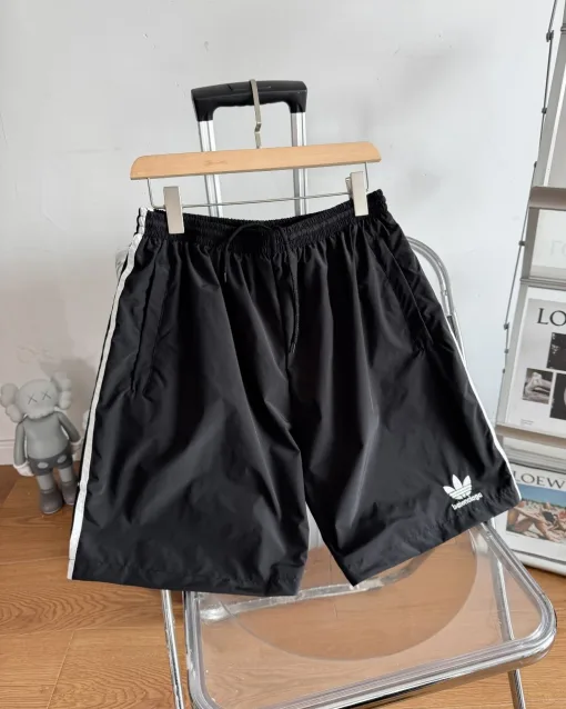 Bestseller Balenciaga T-Shirt Schwarz Baumwolle Logo Luxus