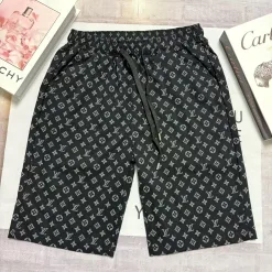 Hochwertige Louis Vuitton Shorts aus schwarzer Seide mit Logo-Kollektion