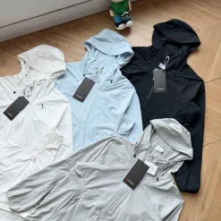 Hochwertiger Lululemon-Mantel in schwarzem Nylon, atmungsaktiv