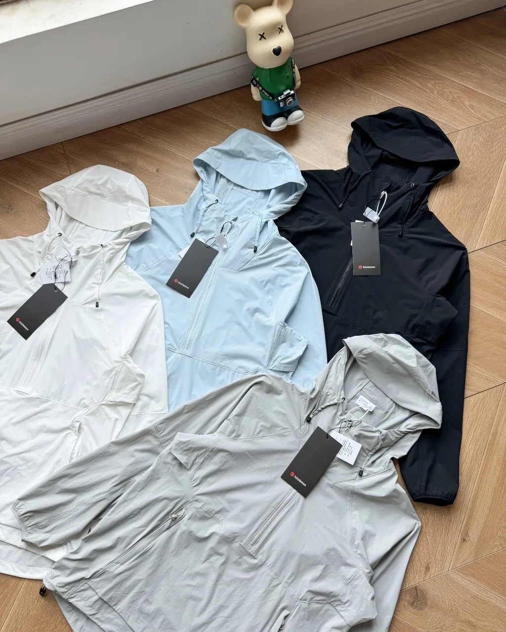 Lululemon Mantel