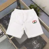 Luxuriöse Gucci-Shorts im roten Strick-Logo-Stil