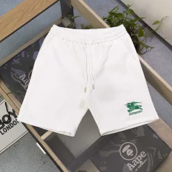 Premium Burberry Shorts im schwarzen Jacquard-Stil