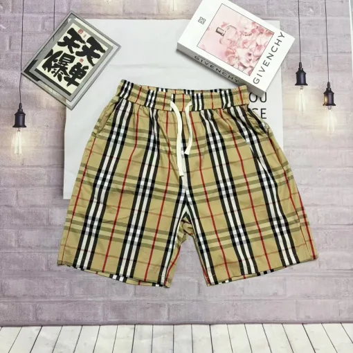 Luxus-Shorts von Burberry in Gelb aus Baumwolle im klassischen Stil