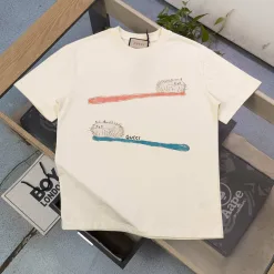 Hochwertiger Gucci-Kurzarmpullover aus Baumwolle im Logo-Stil