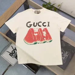 Hochwertiger Gucci-Kurzarmpullover aus Baumwolle im Logo-Stil
