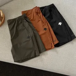 Hochwertige Descente Shorts in Schwarz, atmungsaktiver Stil