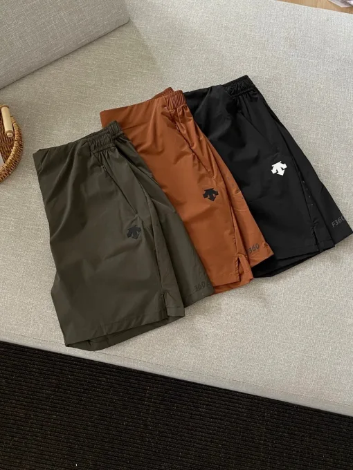 Hochwertige Descente Shorts in Schwarz, atmungsaktiver Stil