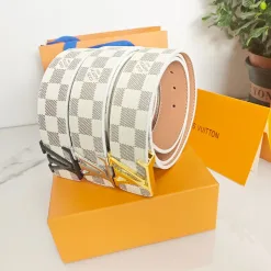 Hochwertiger Louis Vuitton Gürtel in Weiß, klassische Kollektion