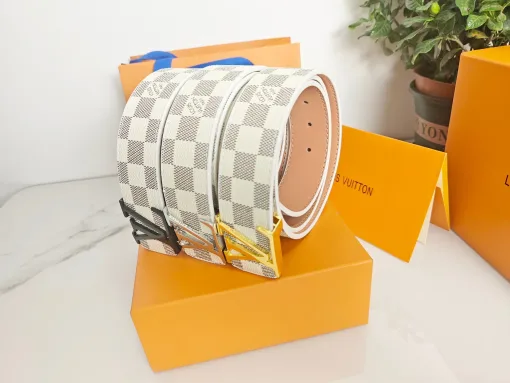 Hochwertiger Louis Vuitton Gürtel in Weiß, klassische Kollektion
