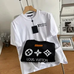Premium Louis Vuitton Kurzarm-T-Shirt aus schwarzer Baumwolle im Monogramm-Stil