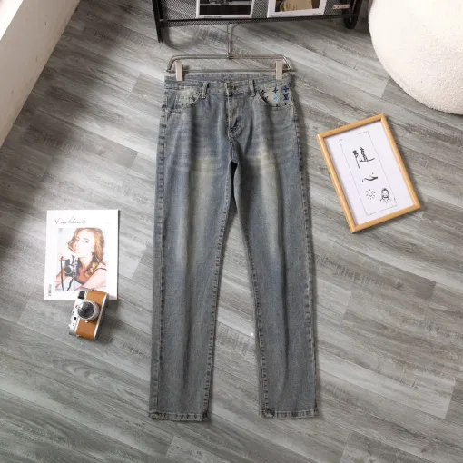 Luxus-Jeans-Stickereikollektion von Louis Vuitton