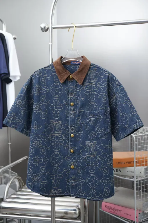 Hochwertige Louis Vuitton Kollektion mit kurzen Ärmeln und Gold-Denim-Stickerei