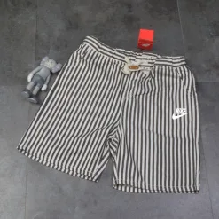 Luxuriöse Nike Kurzarm-Kollektion aus weißer Baumwolle mit Streifen