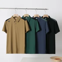 Bestseller der atmungsaktiven Kurzarm-Kollektion von Descente in Schwarz