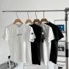 Hochwertiges Descente-Kurzarmshirt aus schwarzem Polyester im Logo-Stil