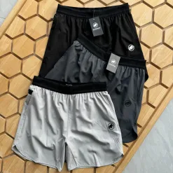 Luxus-Shorts von Mammut in der atmungsaktiven Kollektion in Schwarz