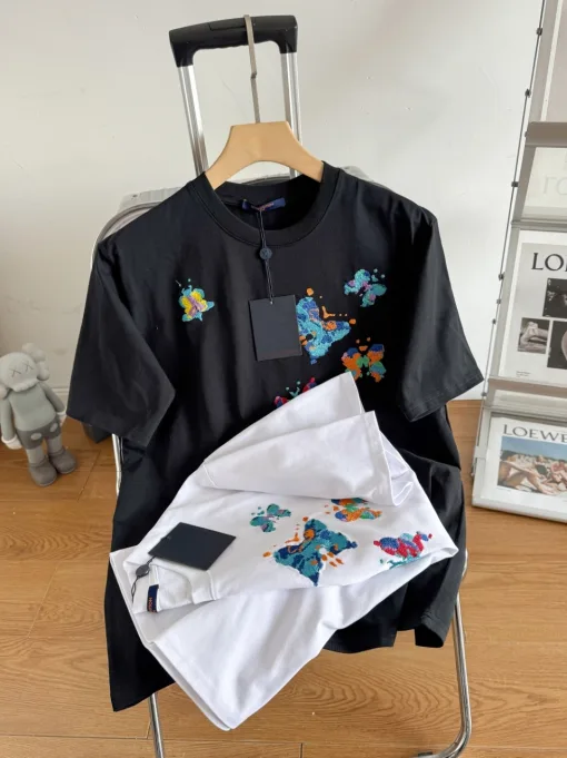 Bestseller: Kurzärmlige schwarze Seidenstickerei-Kollektion von Louis Vuitton