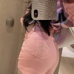 Hochwertige Loewe Shorts im bestickten Stil