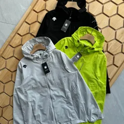 Luxuriöse Descente-Jacken, grüne, atmungsaktive Kollektion