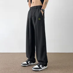 Hochwertige Freizeithose von Stone Island in Schwarz aus der Solid Collection