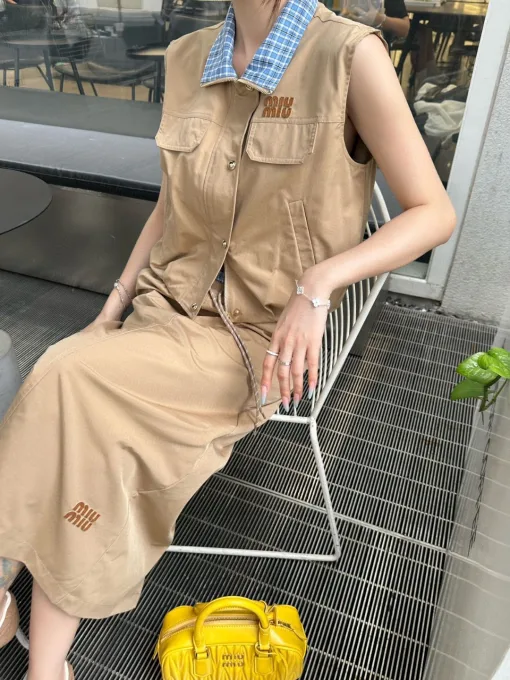 Hochwertiger Miu Miu Rock aus Lederkaro-Kollektion