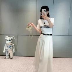 Hochwertiger Dior-Rock mit Luxusstickerei