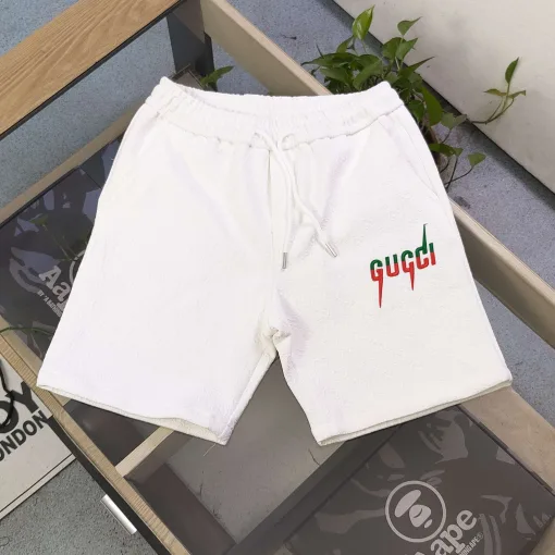 Hochwertige Gucci Shorts im roten Jacquard-Strickstil
