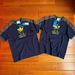 Hochwertige Adidas Kurzarm-Kollektion mit bestickter Seide in Marineblau
