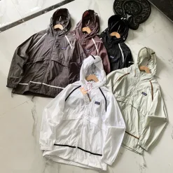 Luxus-Jacken von Patagonia aus schwarzem, atmungsaktivem Nylon