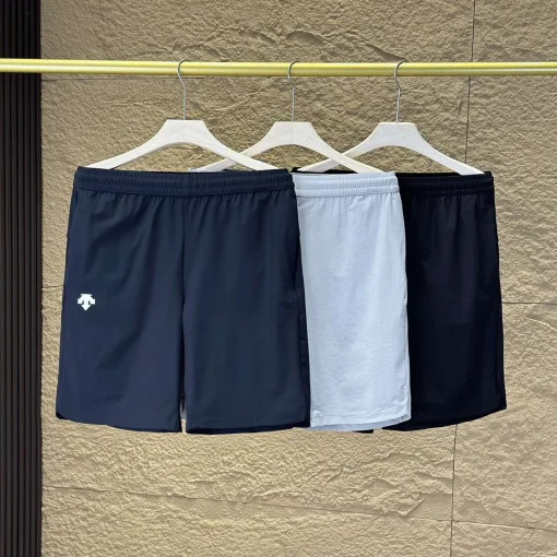 Luxuriöse Descente-Shorts in Schwarz, atmungsaktiver Stil