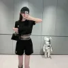 Hochwertige Loewe Shorts-Stickereikollektion