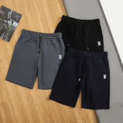 Luxus-Shorts von Burberry aus der Kollektion mit schwarzer Stickerei