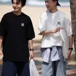 Bestseller Nike Kurzarmshirt aus weißer Baumwolle im Urban Style