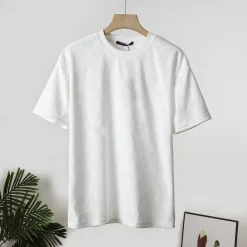 Luxuriöses Louis Vuitton T-Shirt aus Baumwolle im Karo-Stil