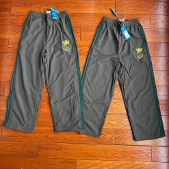 Hochwertige Adidas-Hosen in Braun-Streifen-Kollektion
