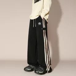 Hochwertige Balenciaga Freizeithose im schwarzen Stil
