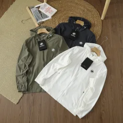 Hochwertige Mammut Sonnenschutzbekleidung in blauer Seide im Casual Style