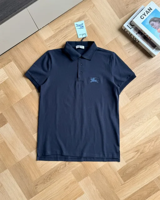 Hochwertige Burberry-Kollektion mit kurzen Ärmeln und schwarzer Baumwolle und Stickerei