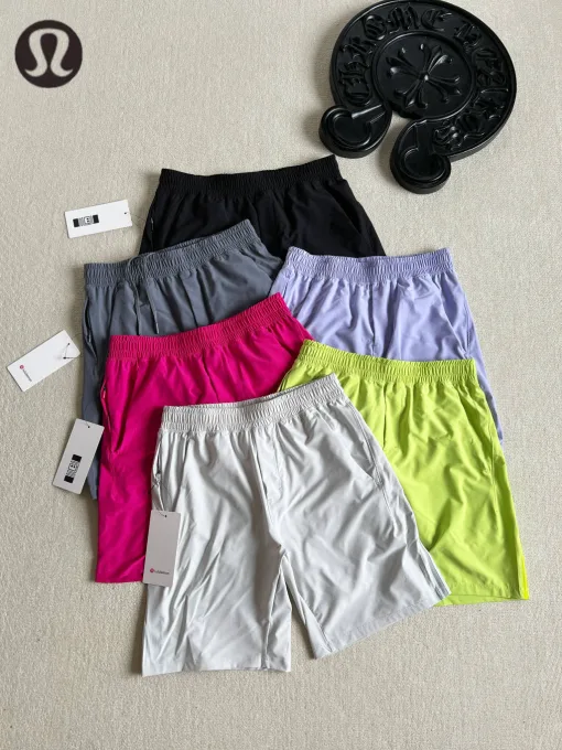 Luxus-Shorts von Lululemon in Weiß