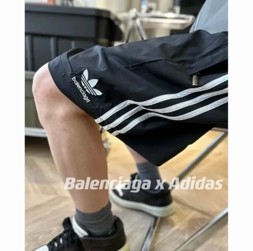 Luxuriöse Shorts im Logo-Stil von Balenciaga