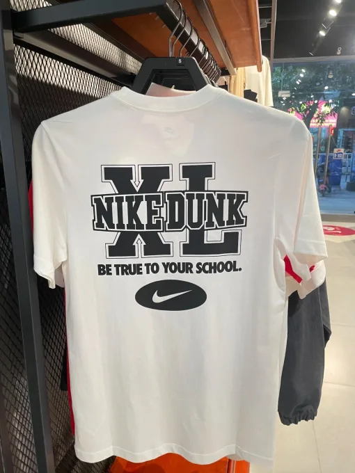 Hochwertige Nike Kurzarm-Shirts aus weißer Baumwolle mit atmungsaktivem Stil