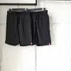 Premium Louis Vuitton Shorts Kollektion mit schwarzem Print