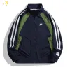 Premium Nike Mantel im Marine-Streifen-Stil