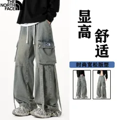 Premium-Hose aus der Denim-Washed-Kollektion von The North Face