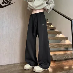 Bestseller Nike Jogginghosen-Kollektion in Weiß